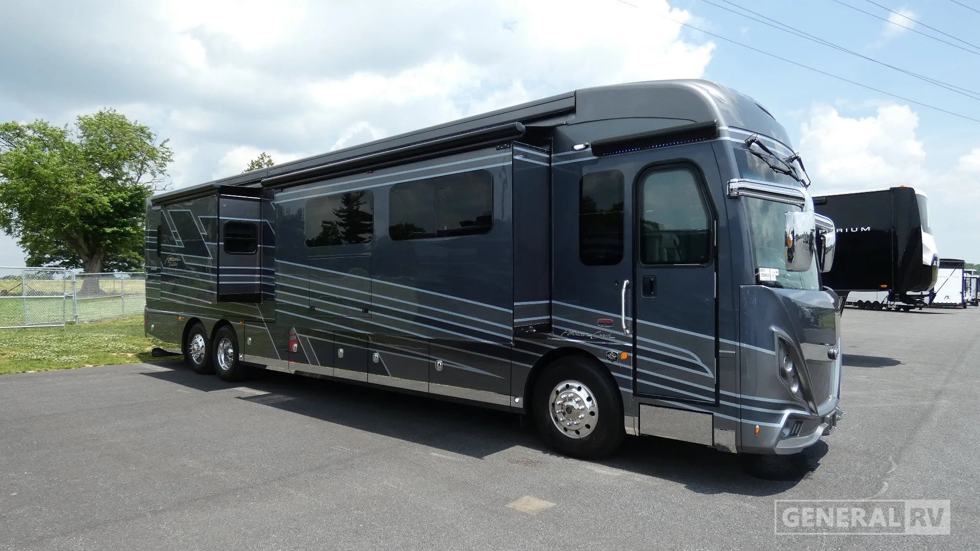 2023 American Coach American Tradition 45T - Photo 2