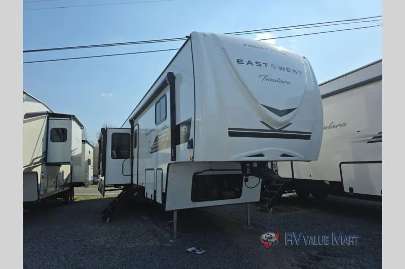 2026 East to West Tandara 387BH - Photo 2