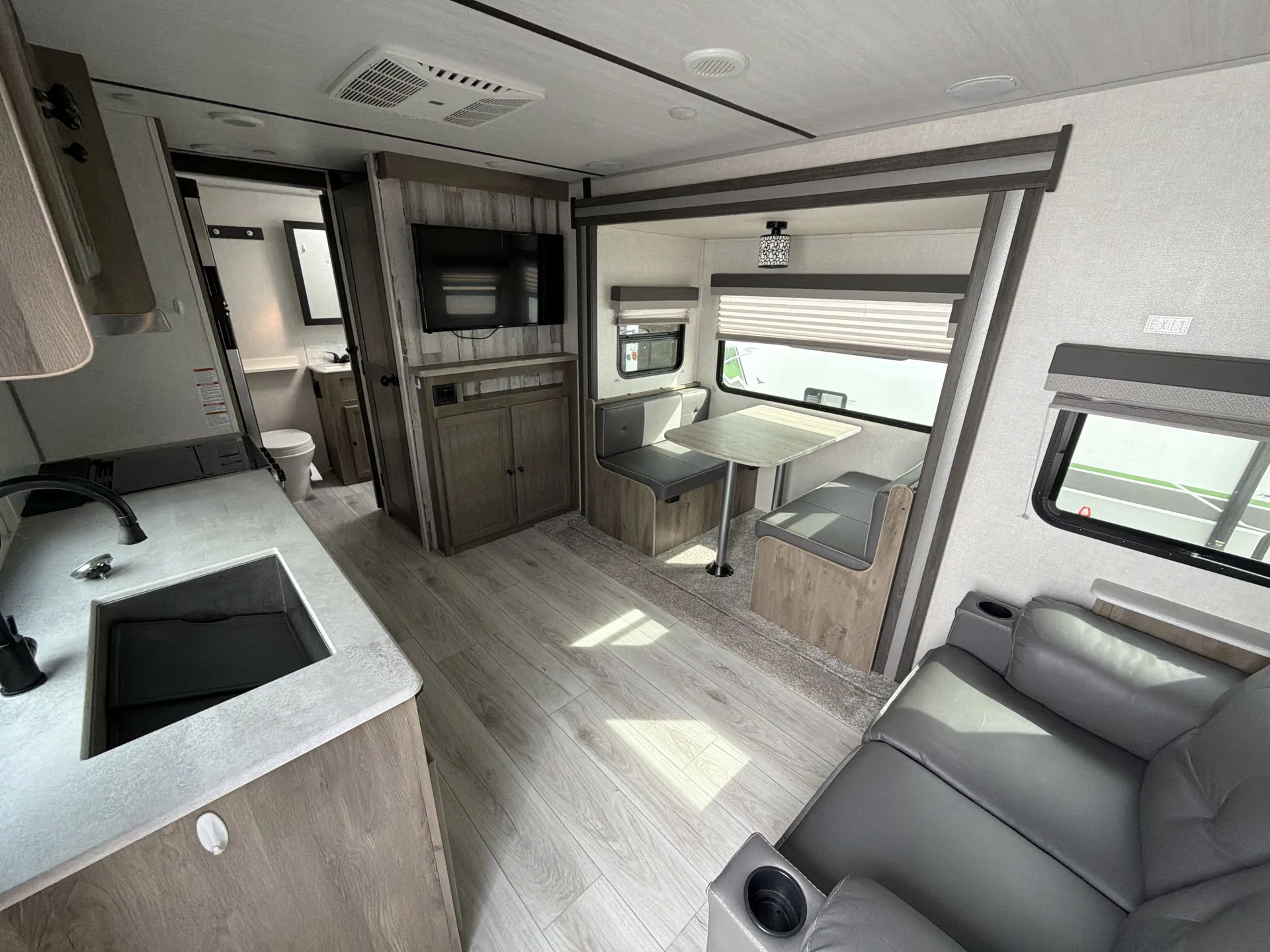 2022 Forest River Surveyor Legend 252RBLE — living area main