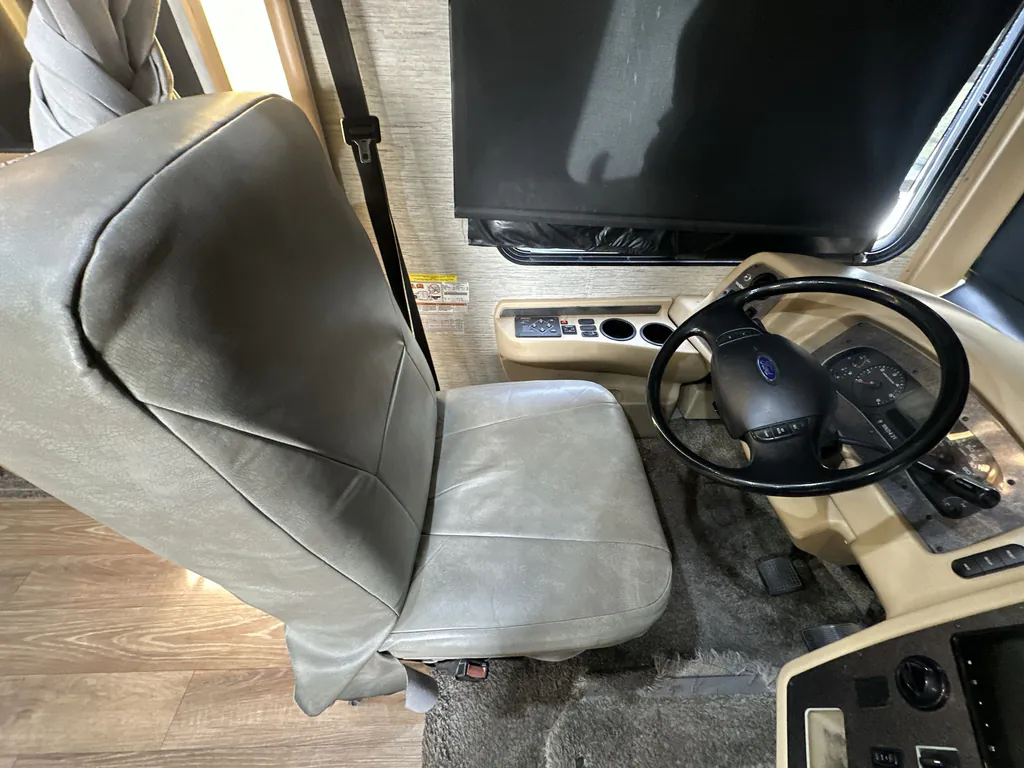 2017 Newmar Canyon Star 3923, Photos photo 17