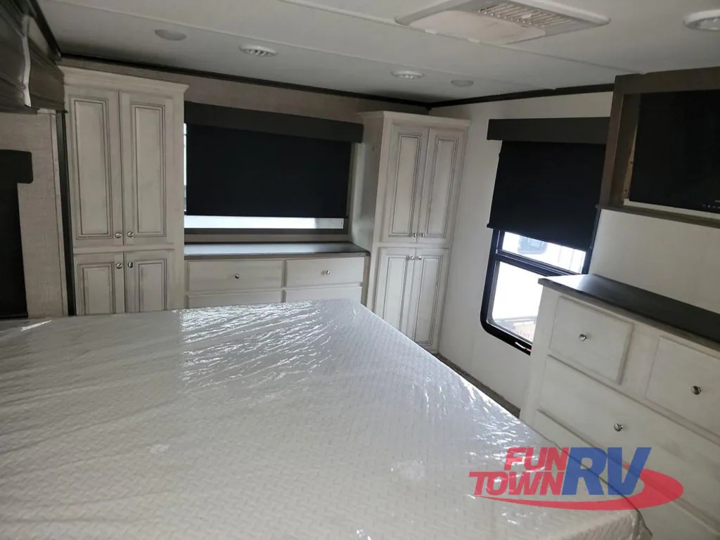 2023 Forest River Cardinal Luxury 380RLX, Photos photo 45