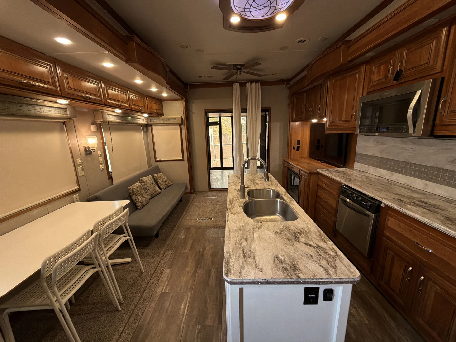 2017 DRV Full House JX450 — living area main