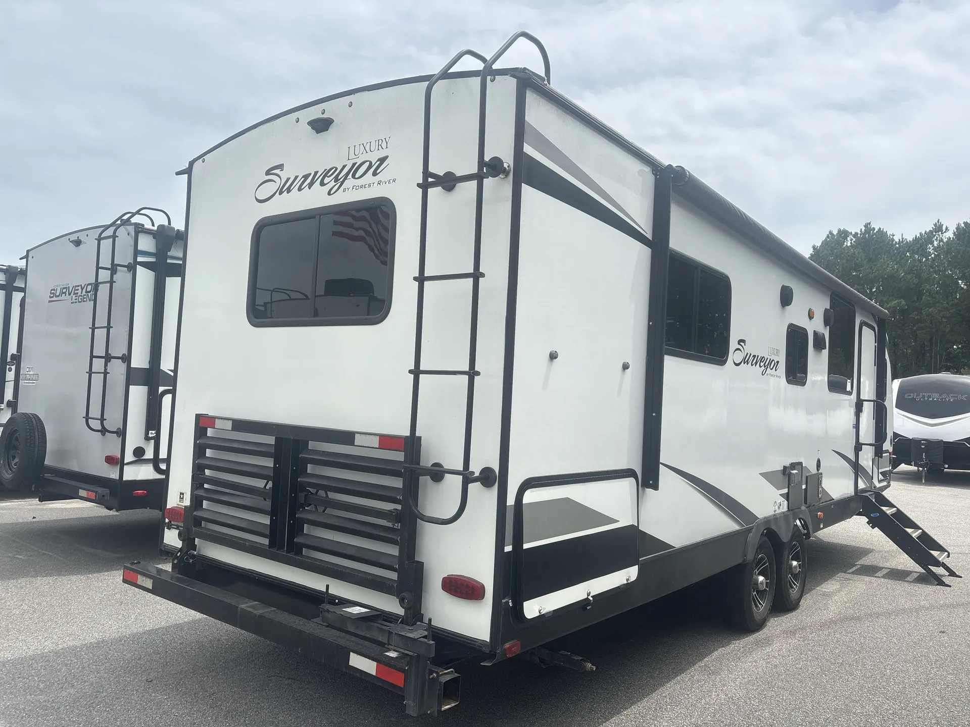 2020 Forest River Grand Surveyor 272FLS — living area main