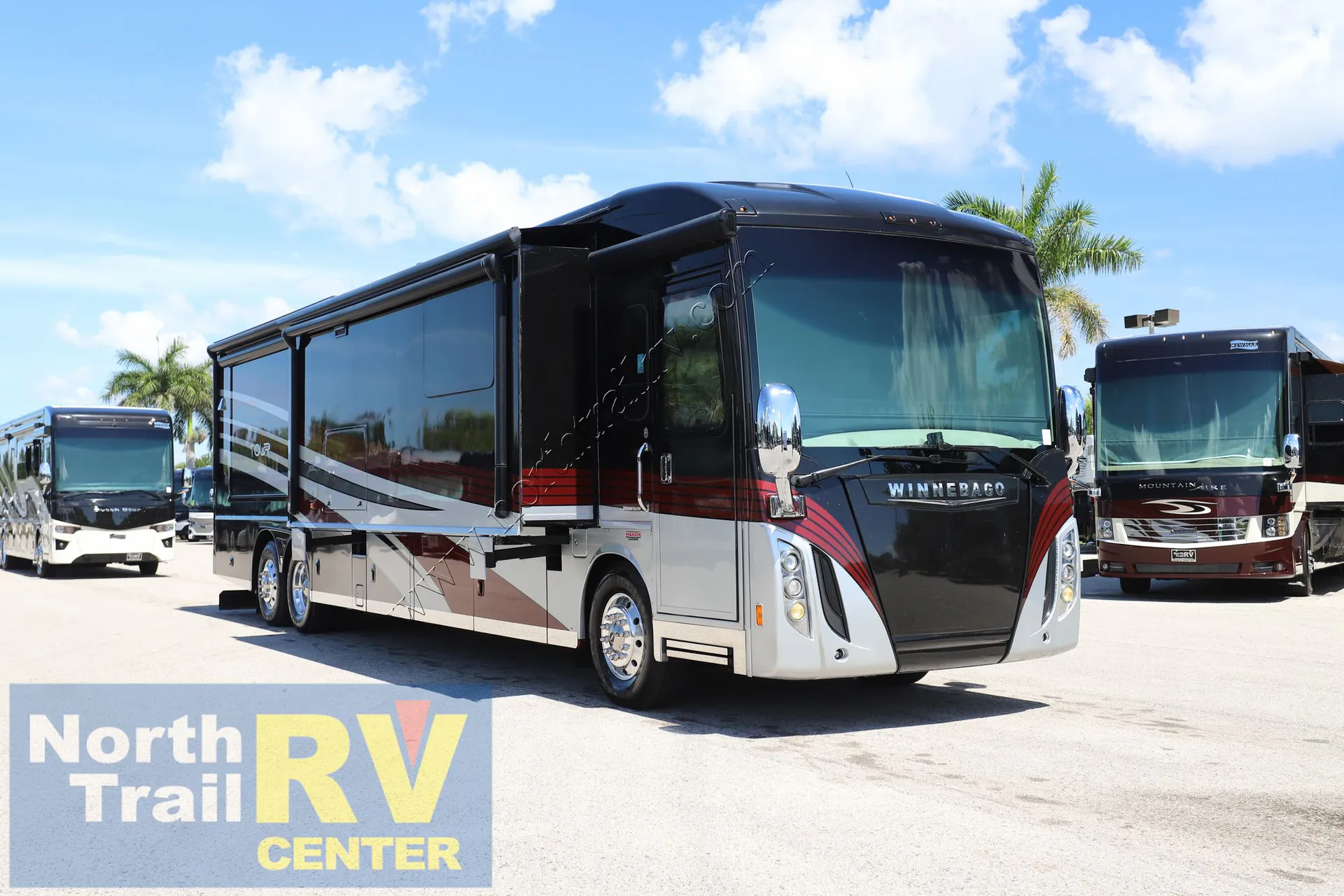 2017 Winnebago Tour 45RD - Photo 2