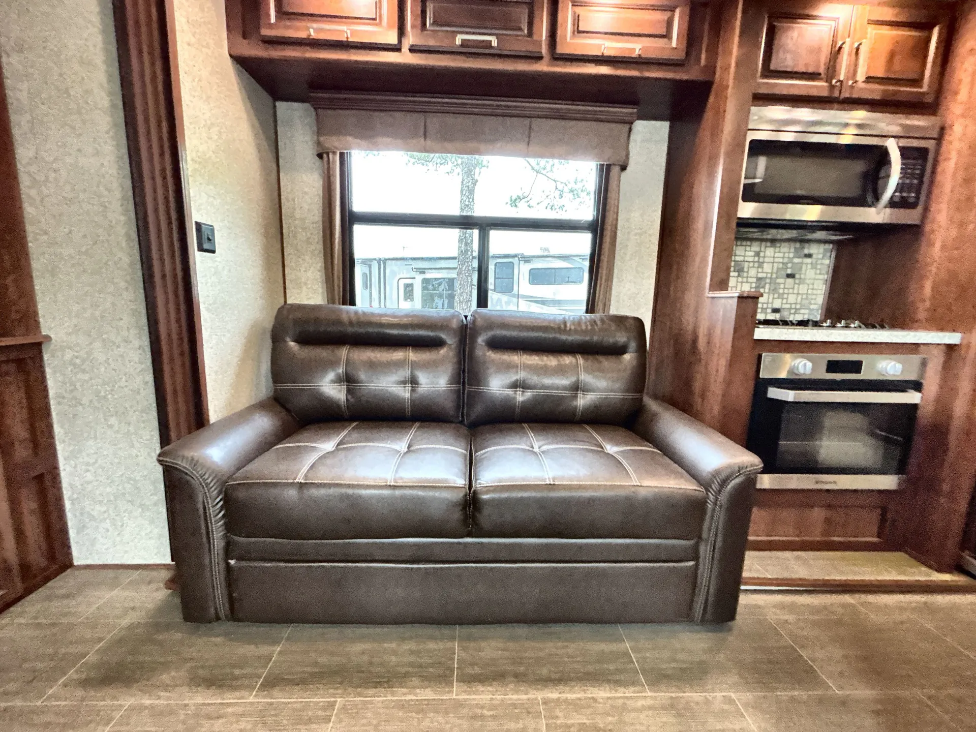 2019 Keystone Alpine 3021RE — living area main