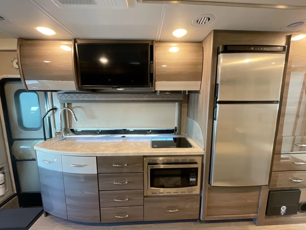 2023 Thor Motor Coach Tiburon 24FB, Photos photo 9