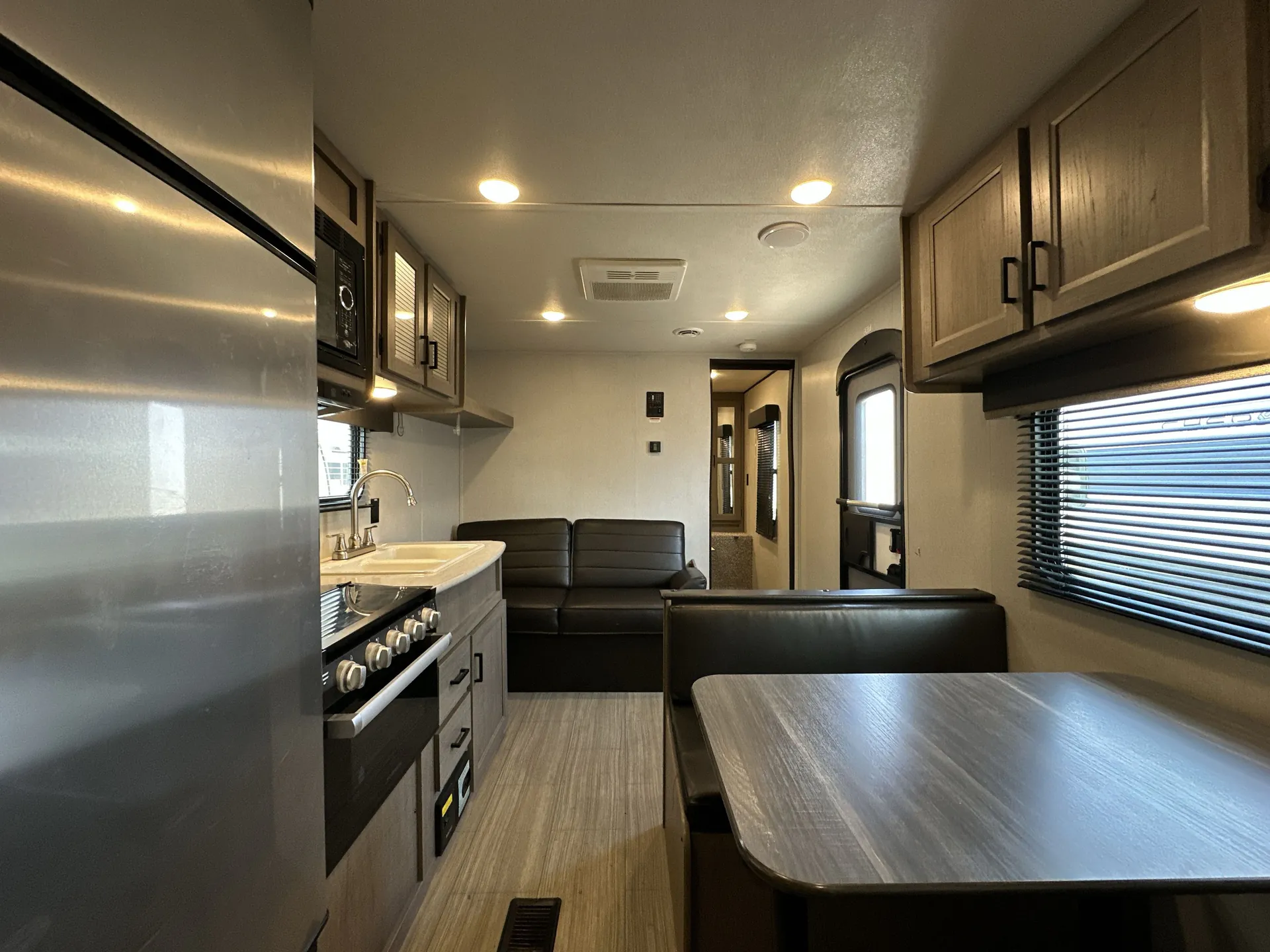 2021 Keystone Hideout 262BH — living area main