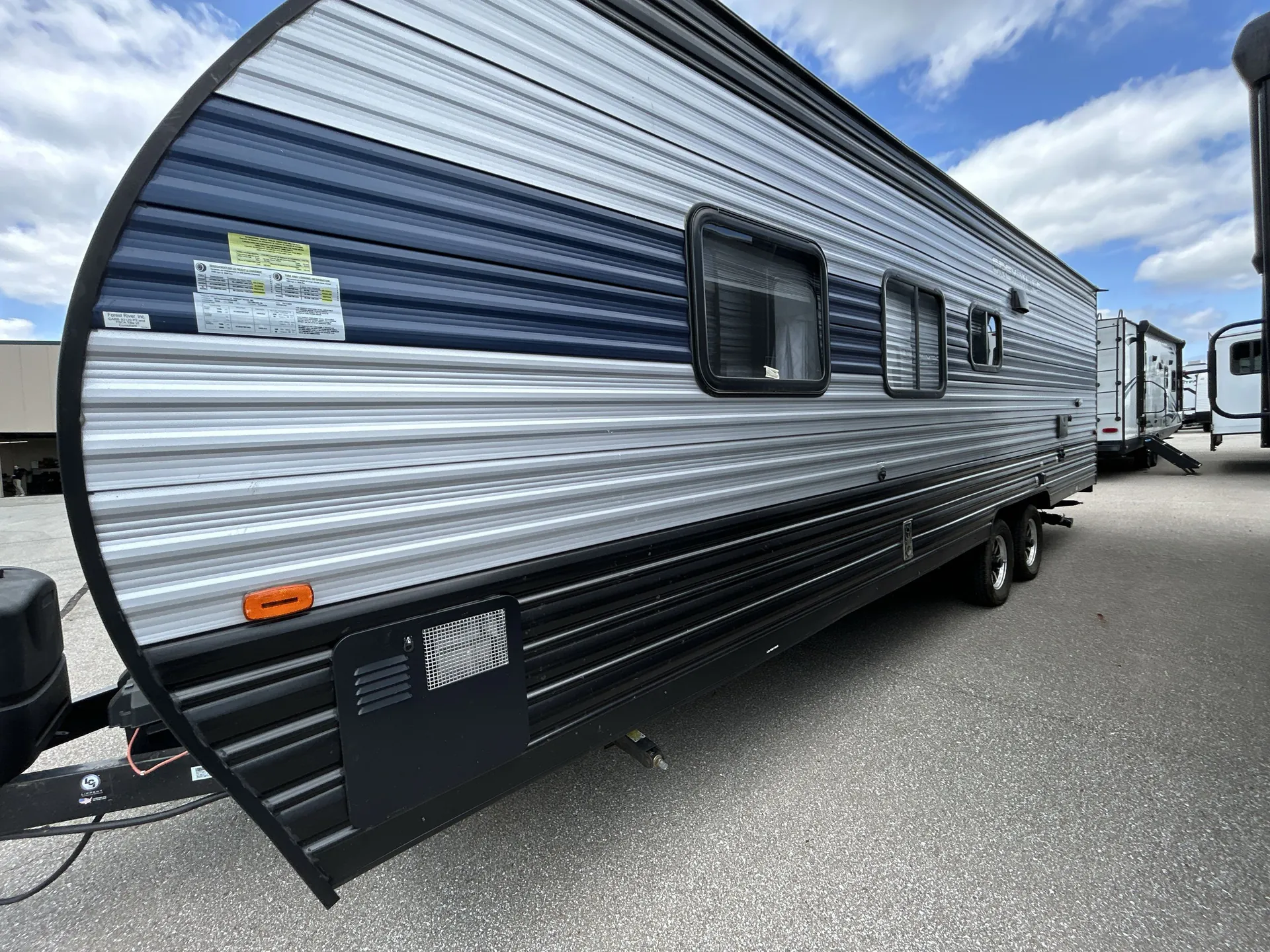 2022 Forest River Cherokee Grey Wolf 26DJSE — living area main