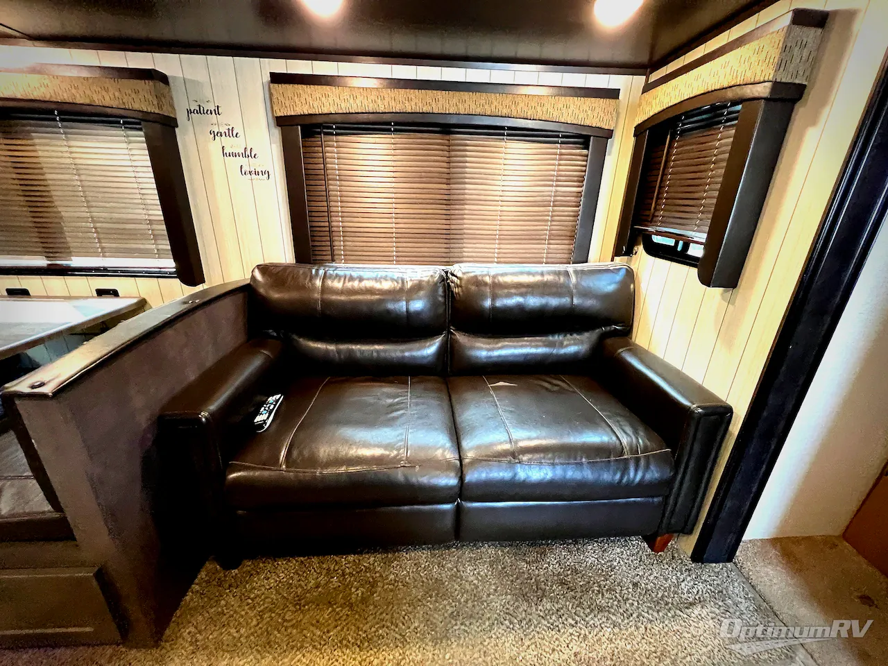 2018 CrossRoads Sunset Trail Super Lite SS289QB dealer photo 5 from Optimum RV