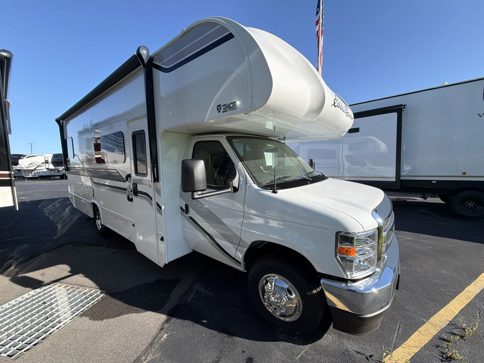 2026 Thor Motor Coach Freedom Eddie Bauer 26ED - Photo 2