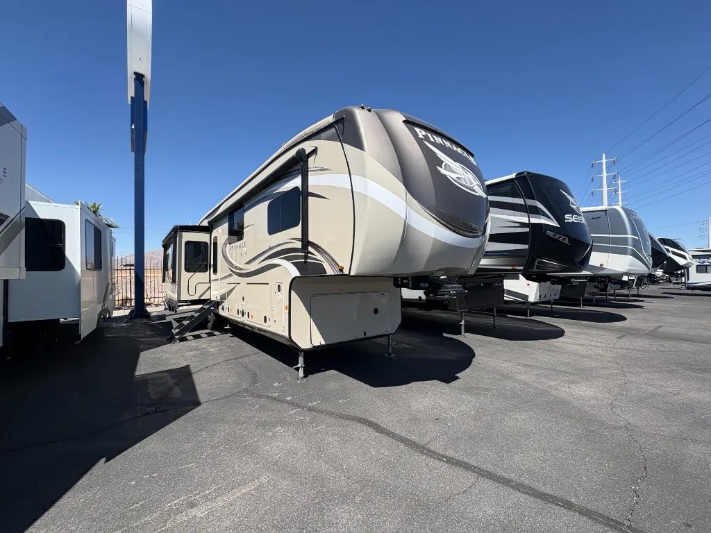 2019 Jayco Pinnacle 37MDQS - Photo 2