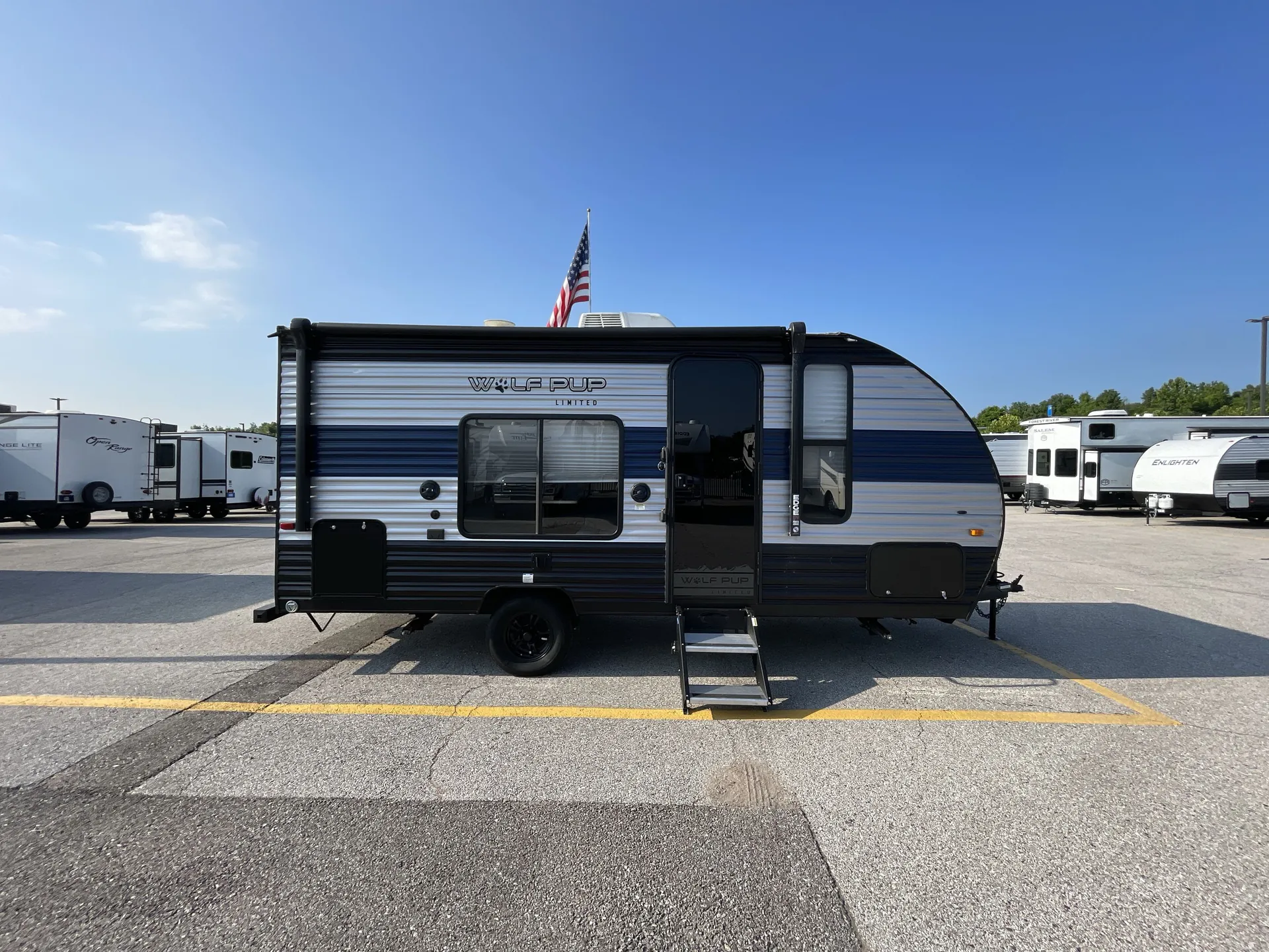 2022 Forest River Cherokee Wolf Pup 16FQ — campside