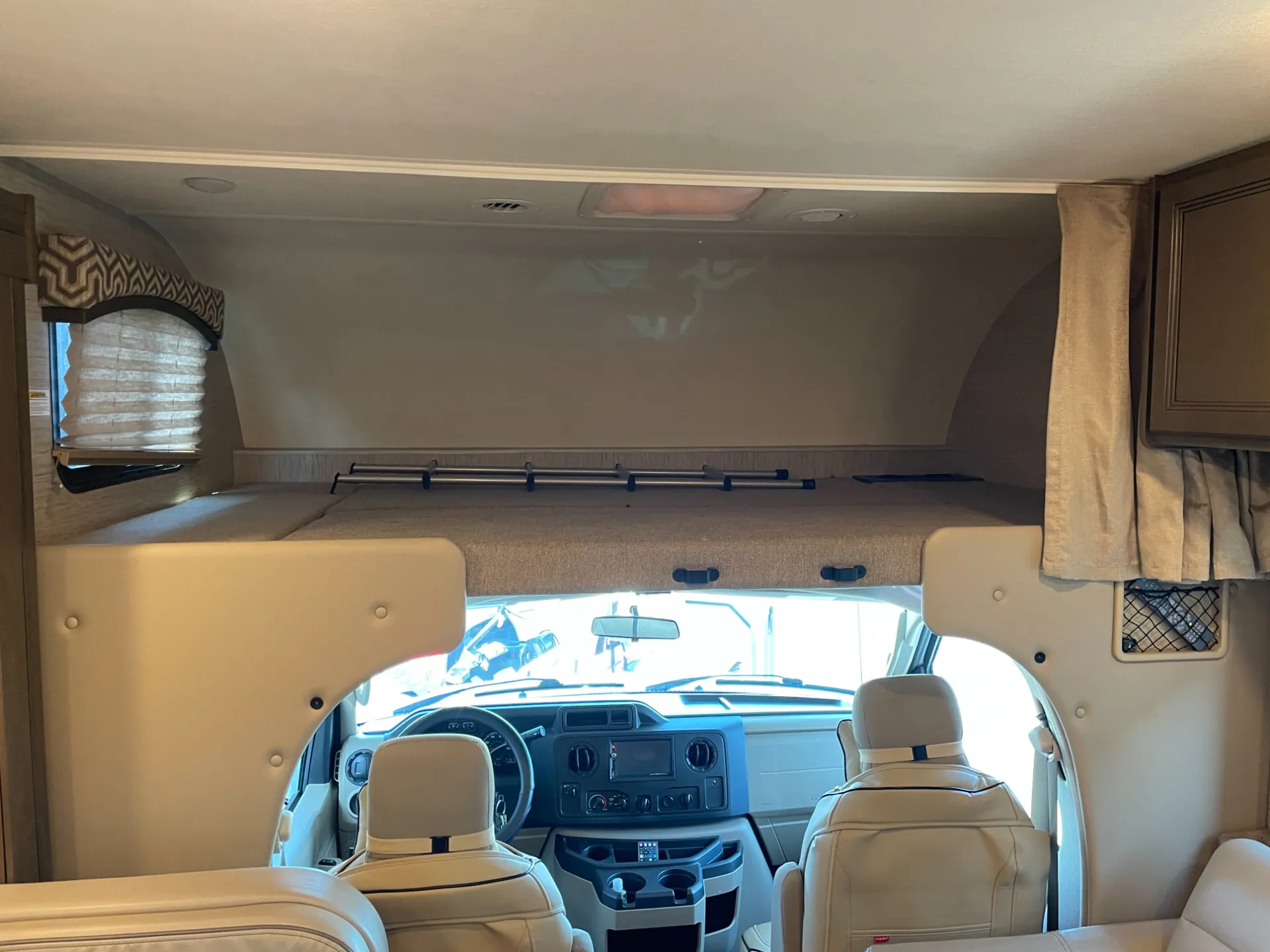 2021 Thor Motor Coach Chateau 31WV - Photo 4