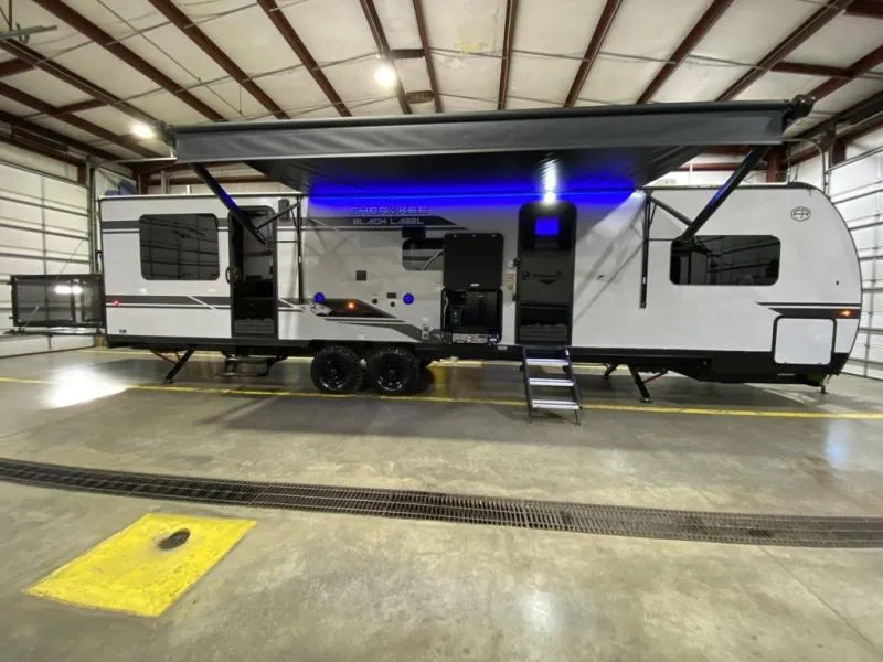 2026 Forest River Cherokee Grey Wolf Black Label 28RRTBL - Photo 2