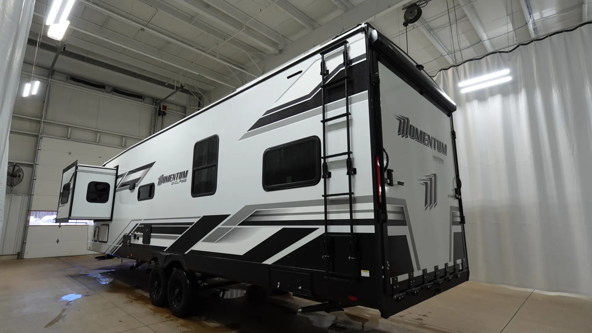 2026 Grand Design Momentum G-Class 31G - Photo 4