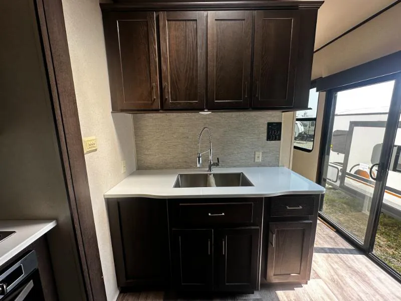 2018 Forest River Salem Villa Estate 395RET, Photos photo 4