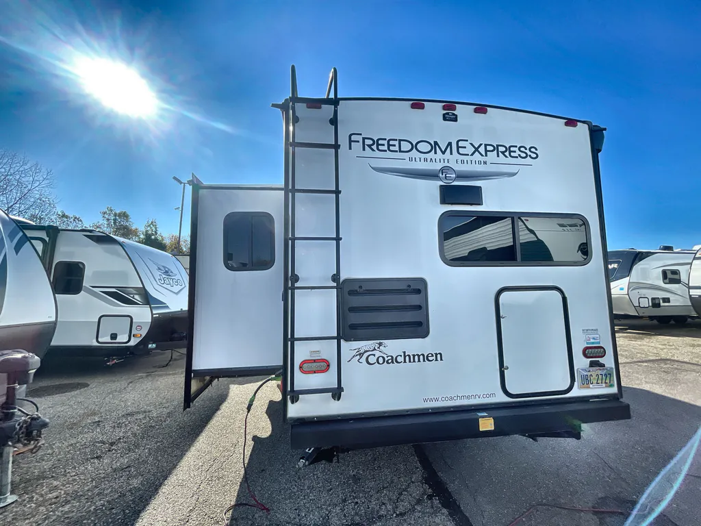 2023 Coachmen Freedom Express Ultra Lite 274RKS, Photos photo 7
