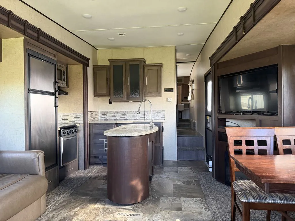 2015 Forest River Surveyor 293RLTS — Photo 5