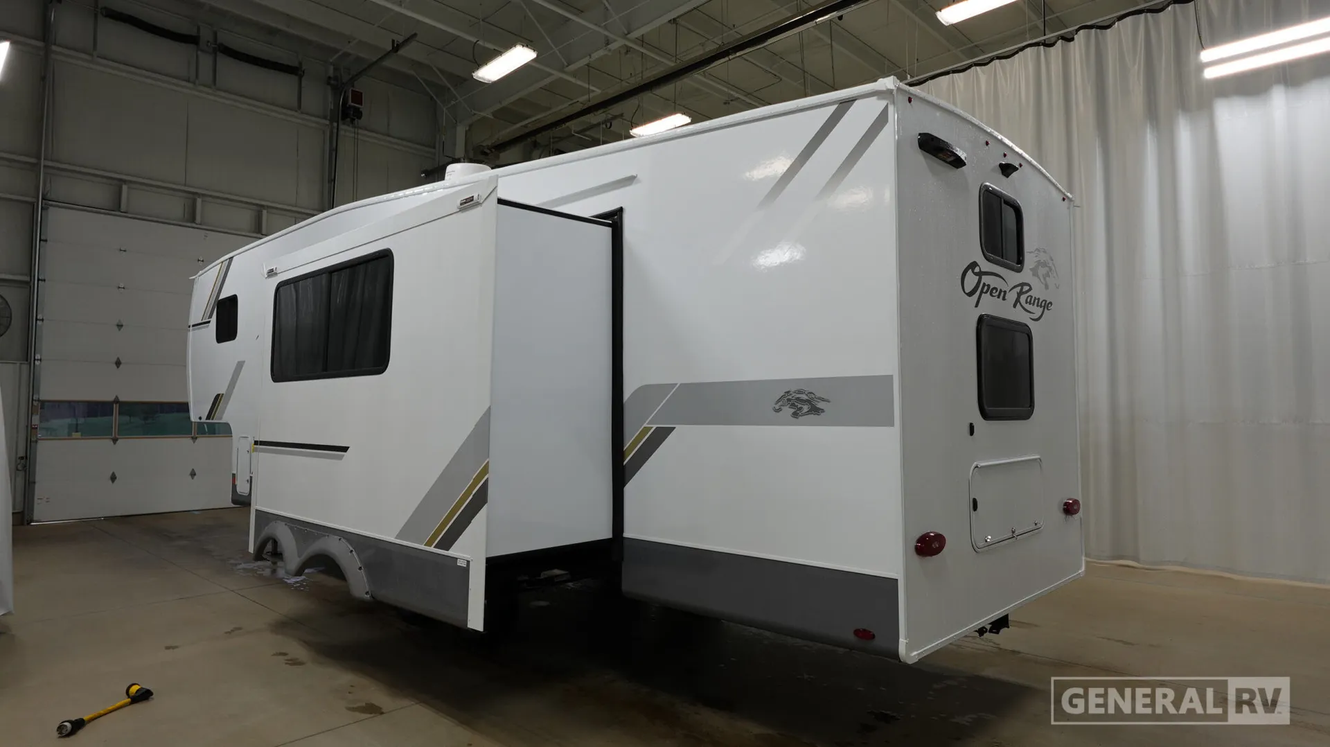 2026 Highland Ridge RV Roamer Light Duty 28DBSS - Photo 4