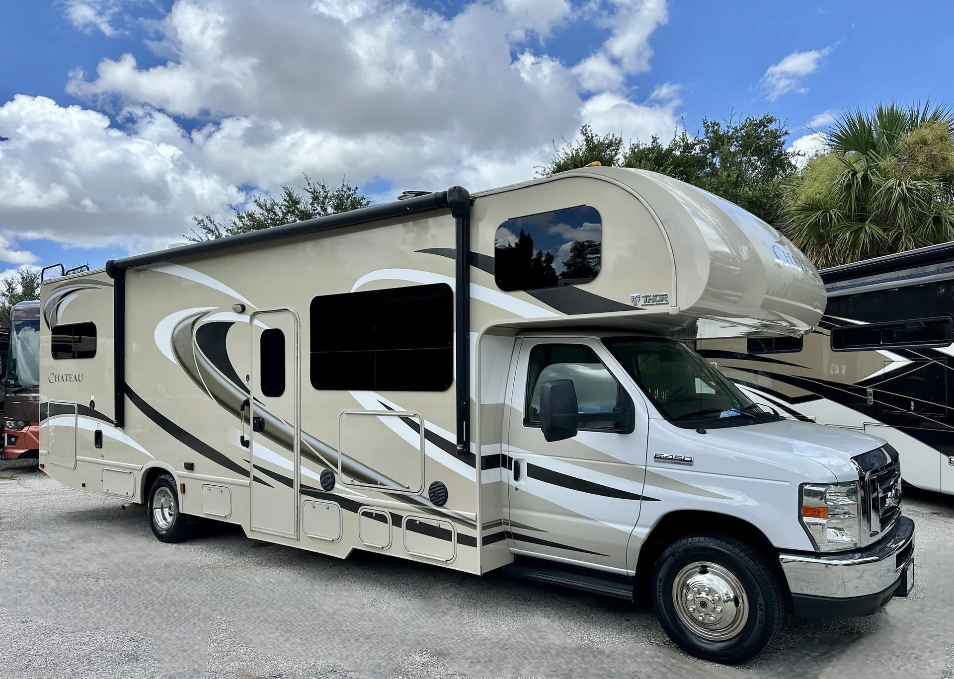 2016 Thor Motor Coach Chateau 31W - Photo 2