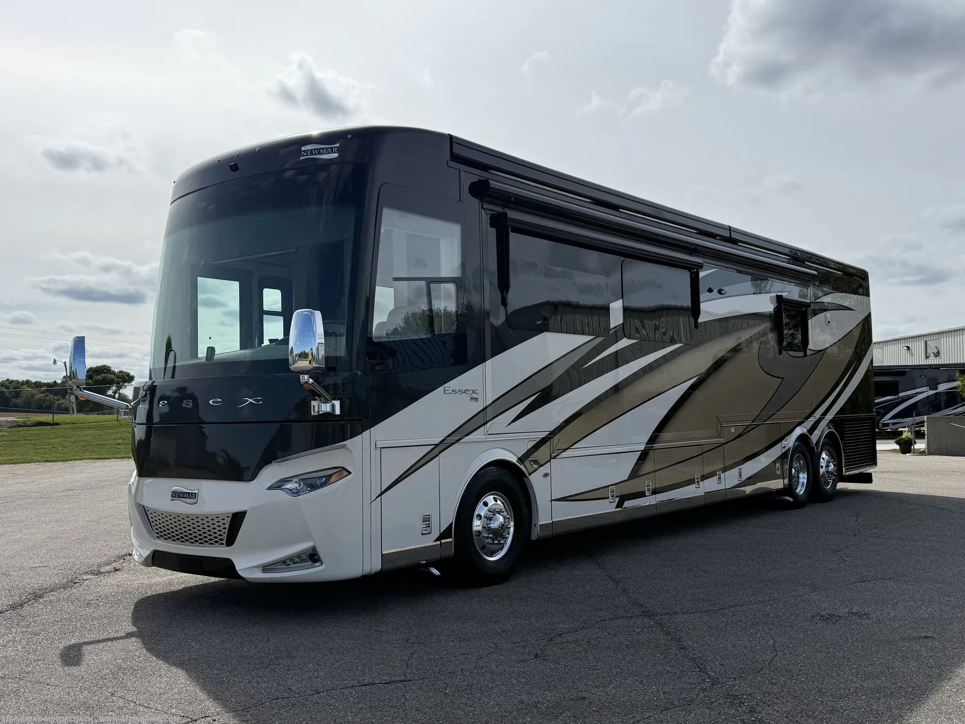 2021 Newmar Essex 4551 - Photo 4