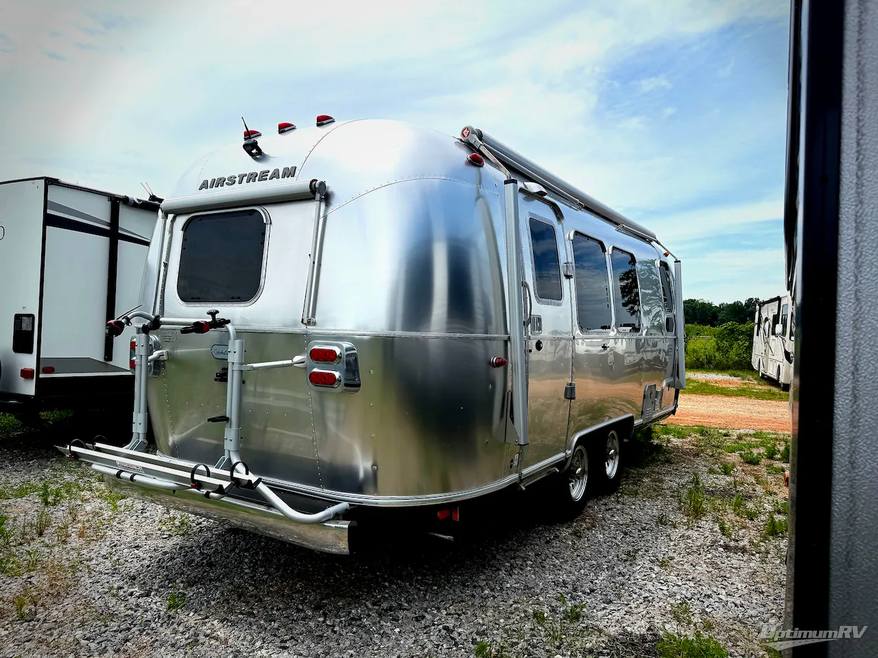 2021 Airstream Globetrotter 23FB - Photo 3