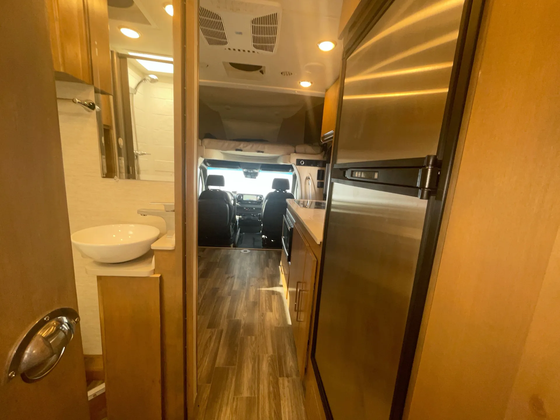 2020 Tiffin Wayfarer 25 QW — living area main