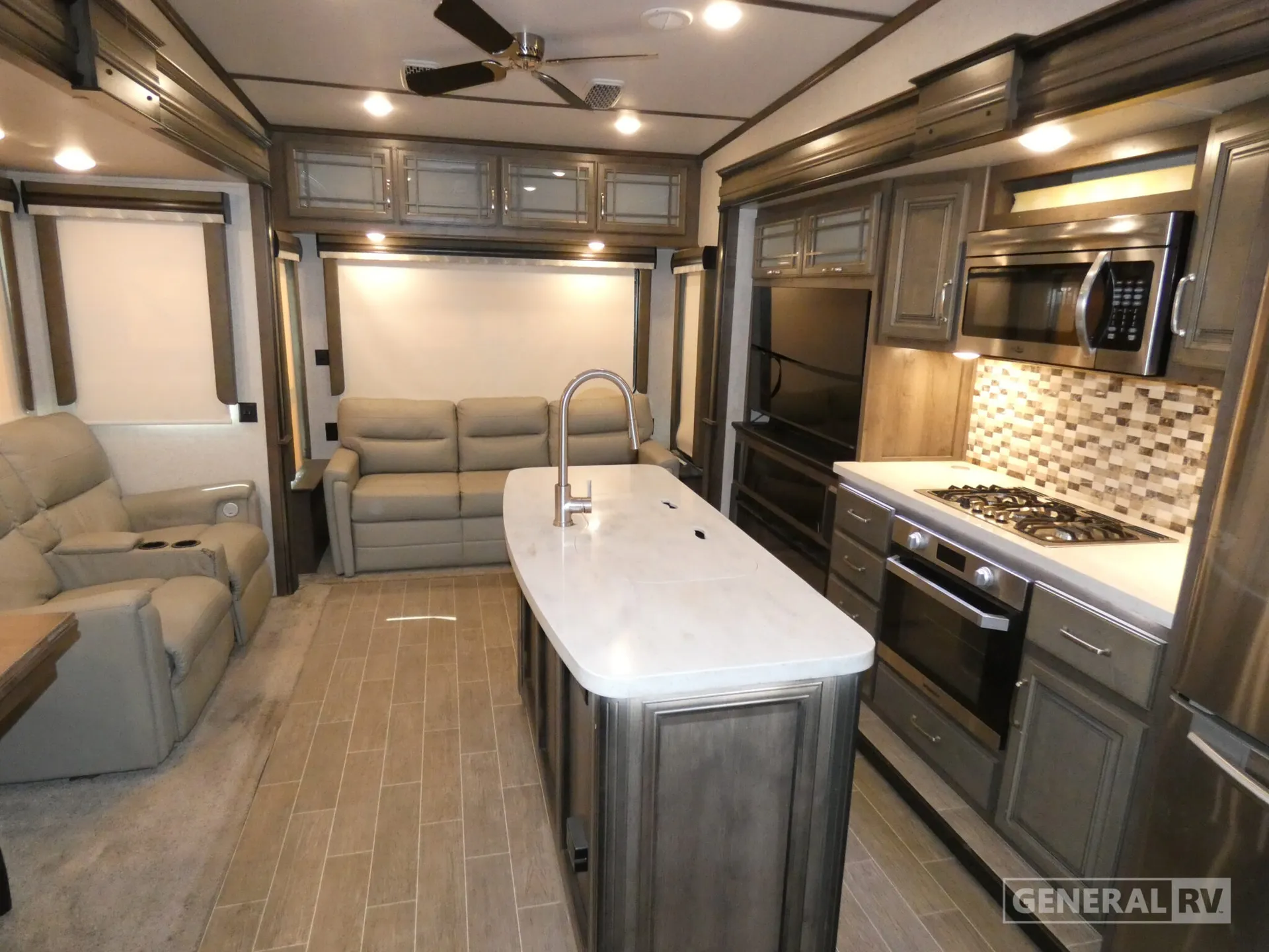 2020 Keystone Montana 3121RL - Photo 3