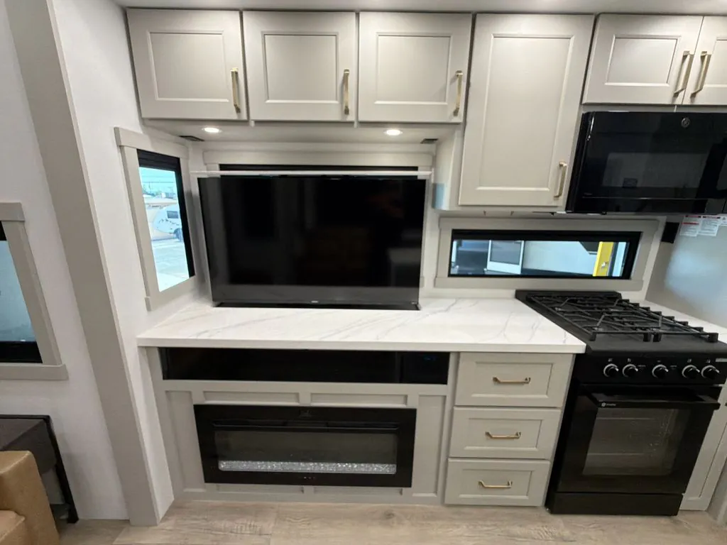 2026 Brinkley Model G 4100, Photos photo 16