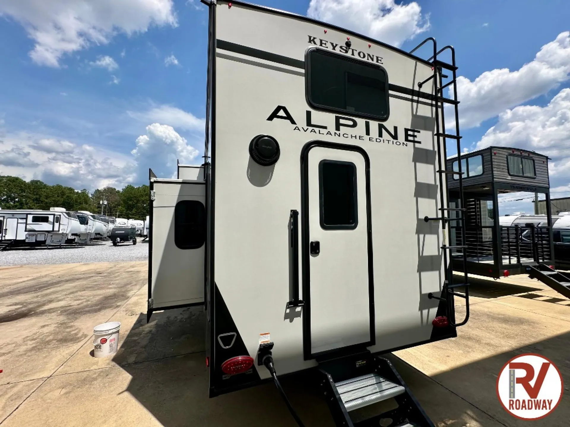 2026 Keystone Alpine Avalanche Edition 390DS - Photo 4
