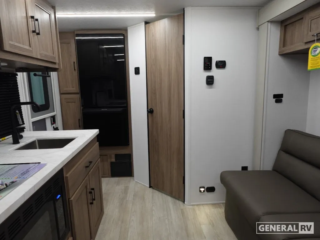 2026 Coachmen Freedom Express Select 19SE - Photo 3