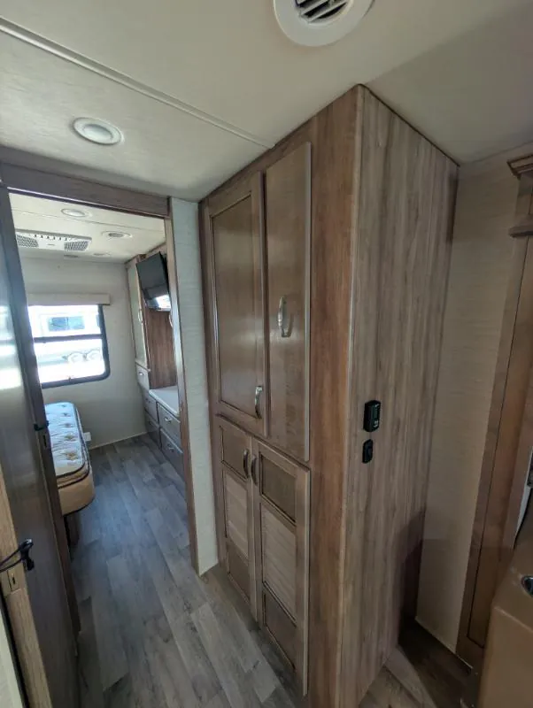 2018 Jayco Precept 33U, Photos photo 16