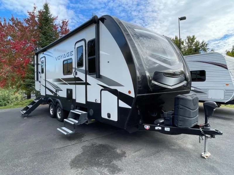 2022 Winnebago Voyage 2427RB - Photo 2