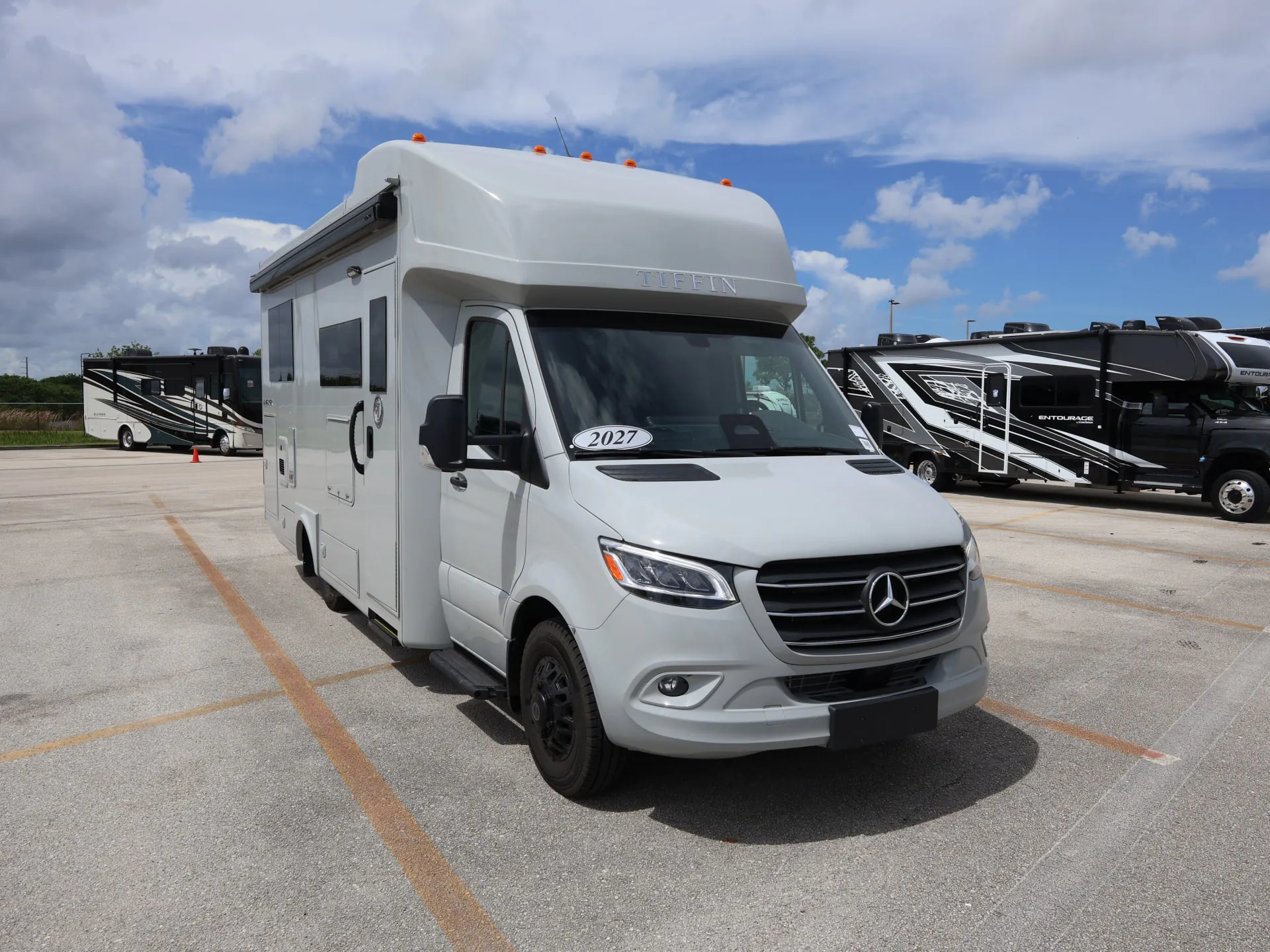 2027 Tiffin Wayfarer 25 XLW dealer photo 1 from La Mesa RV Center