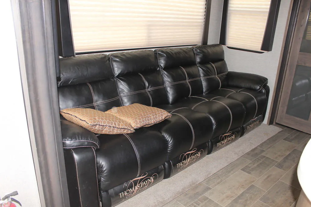 2019 Dutchmen Voltage Triton 3551, Photos photo 6