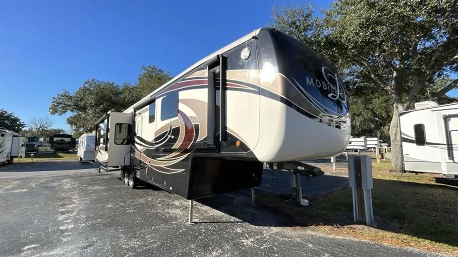 2015 DRV Luxury Suites Mobile Suites Lafayette - Main photo