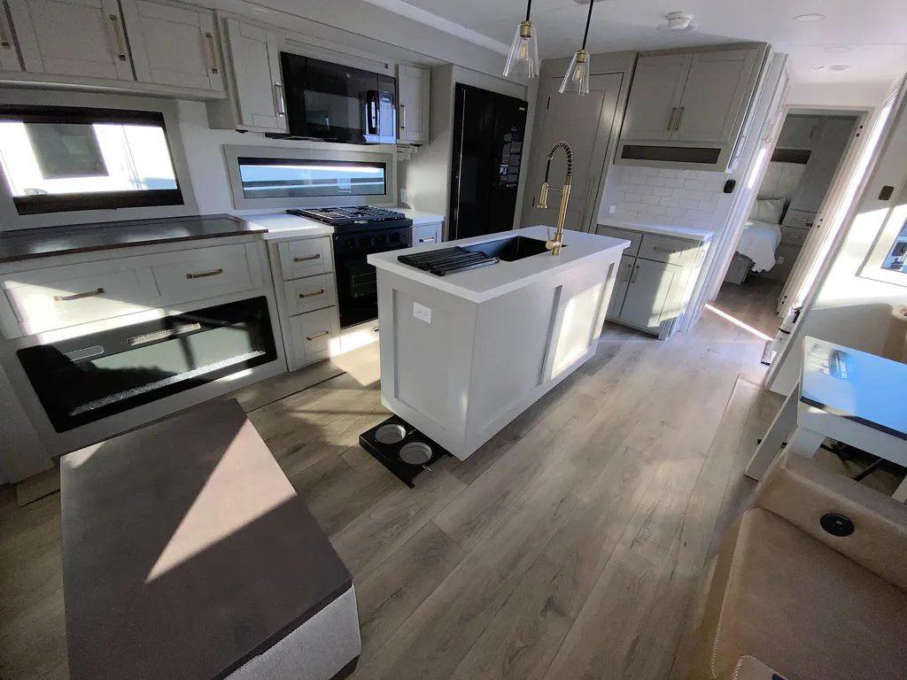 2026 Brinkley Model Z Air 297, Photos photo 21