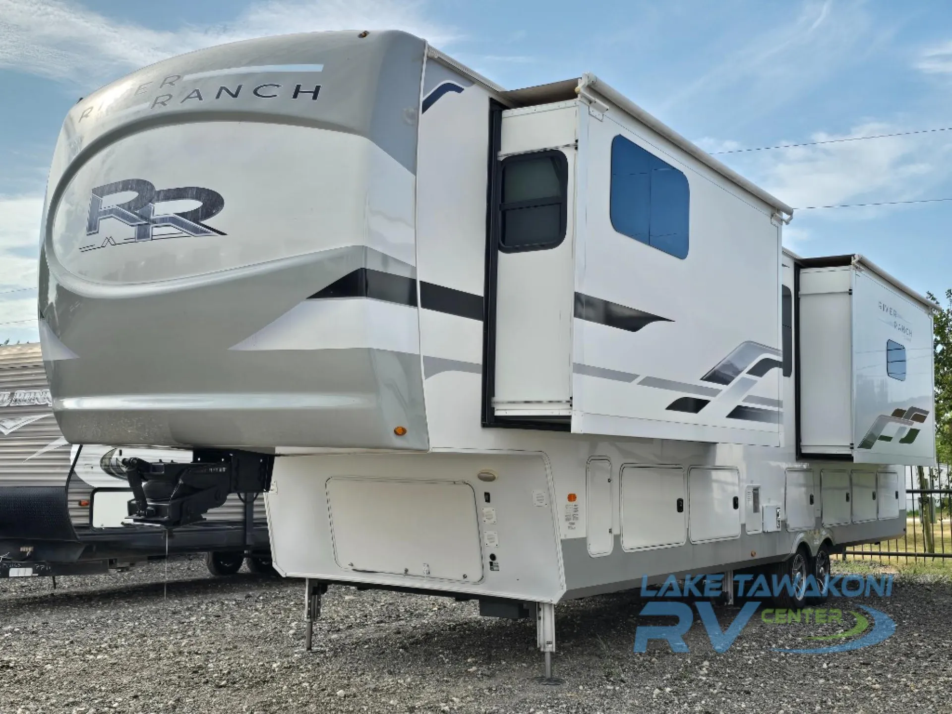 2022 Palomino River Ranch 390RL dealer photo 2 from Lake Tawakoni RV Center