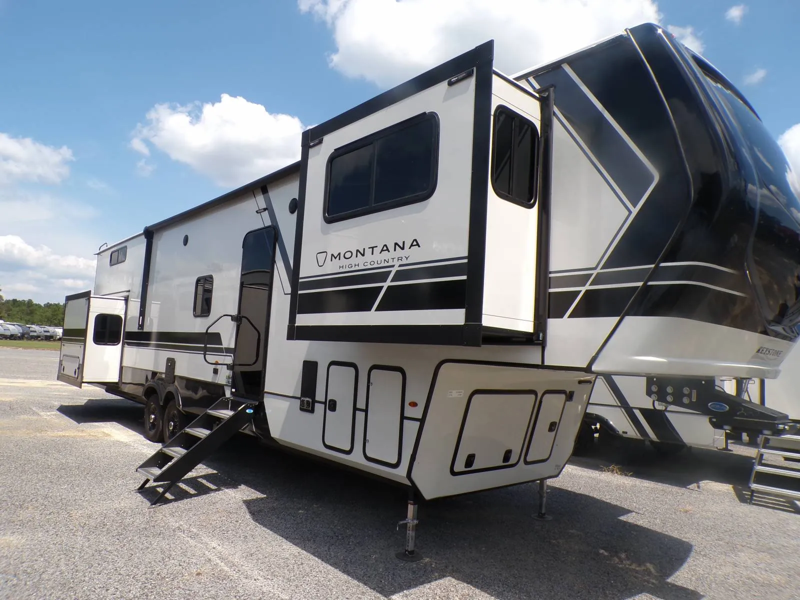 2026 Keystone Montana High Country 377FL - Photo 3