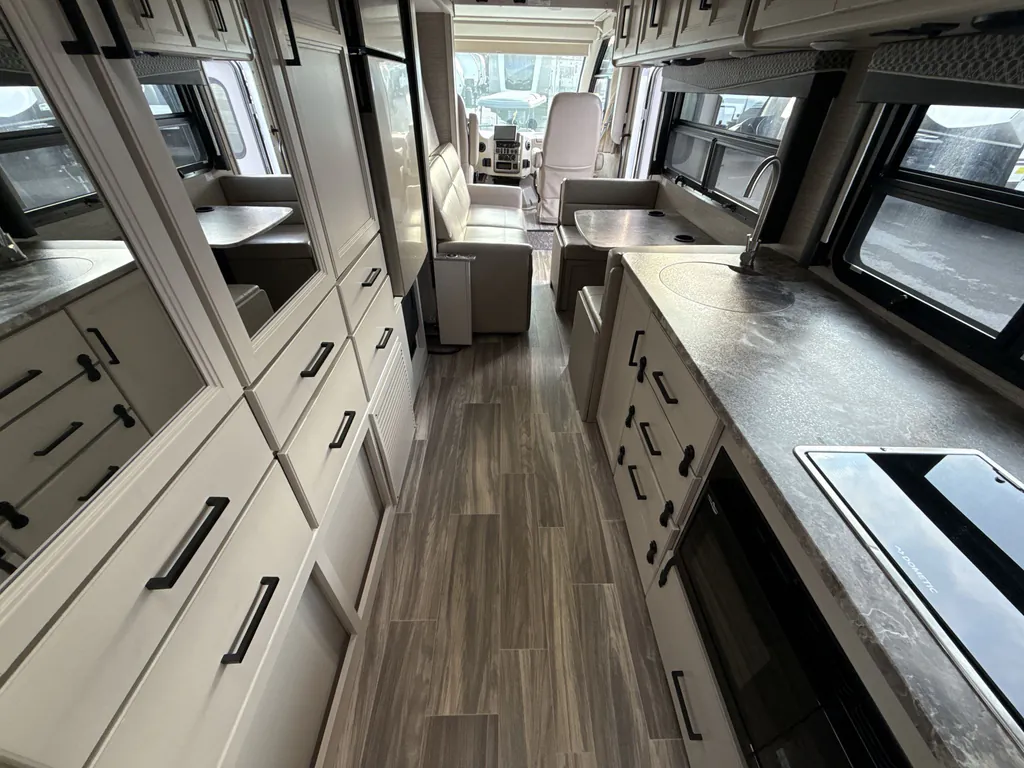 2023 Thor Motor Coach Vegas 24.3, Photos photo 20