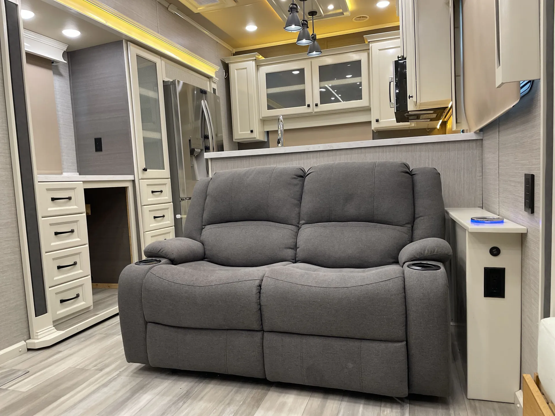 2022 Vanleigh Beacon 41LKB — living area main