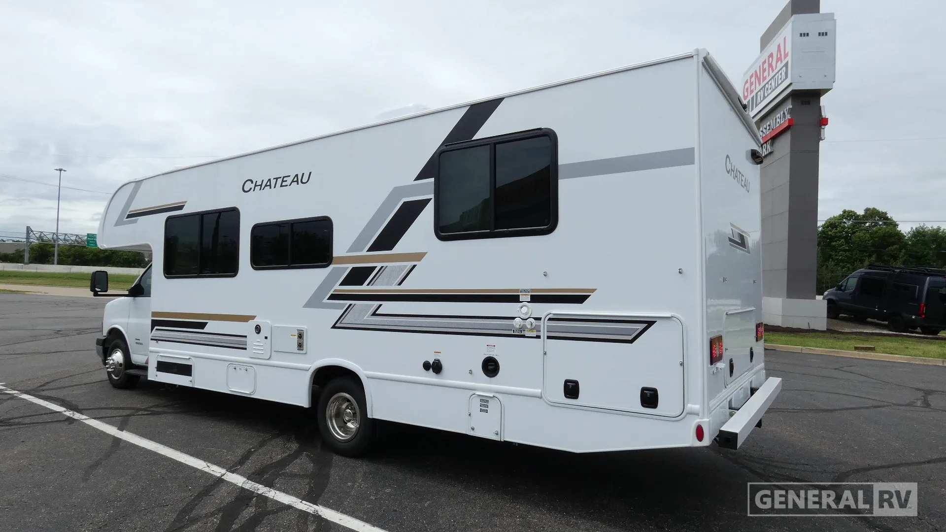 2027 Thor Motor Coach Chateau 28G - Photo 4