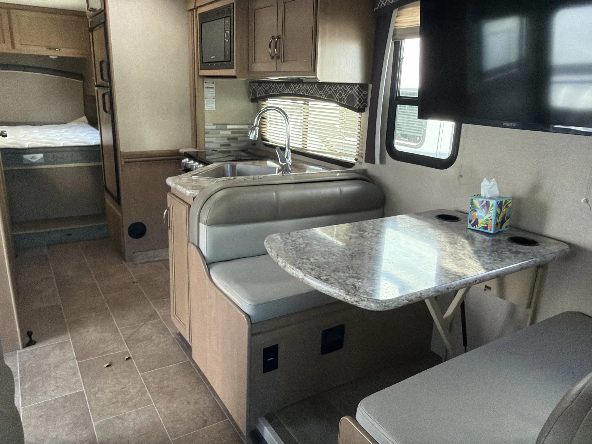 2019 Thor Motor Coach Chateau 28Z — living area main