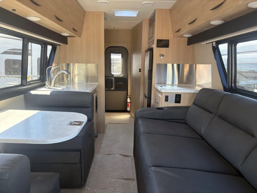 2025 Chinook RV Summit SS, Photos photo 9