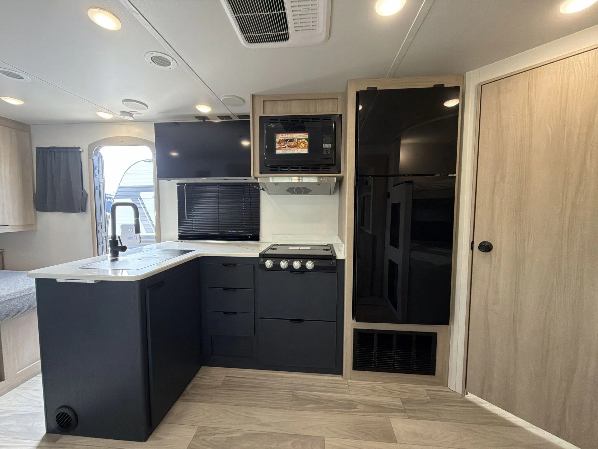 2025 Winnebago Minnie 2326RB - Photo 4
