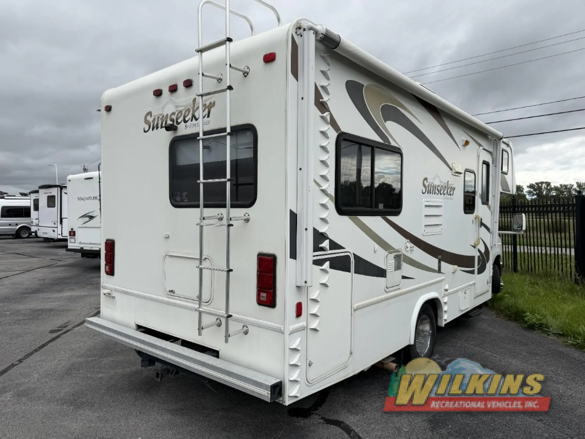 2010 Forest River Sunseeker 2300 — Photo 7