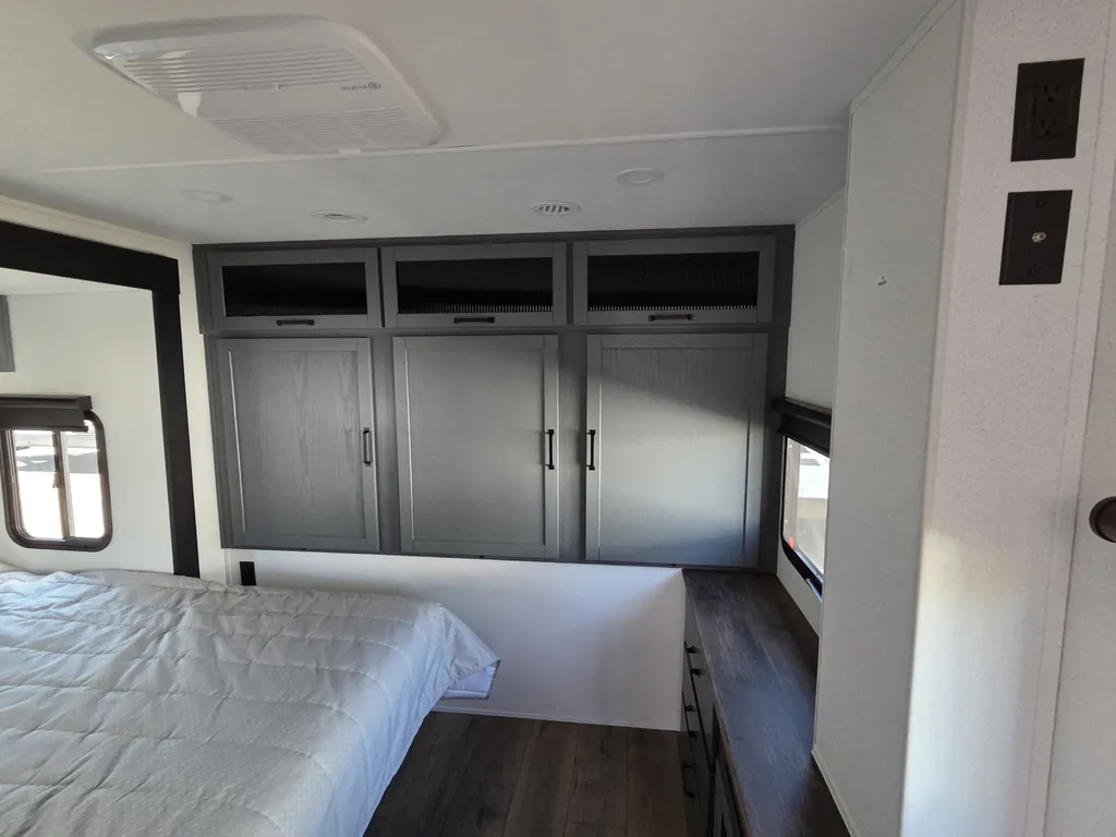 2027 Forest River Solaire 3380RLBT, Photos photo 24
