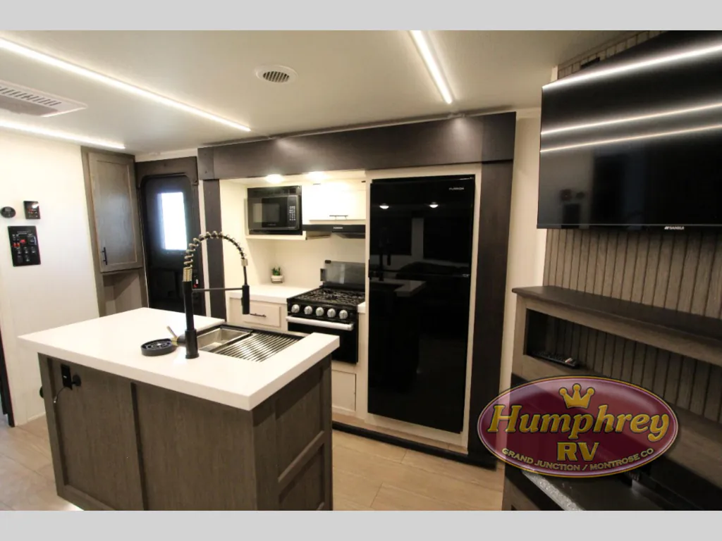 2026 Forest River Cherokee Alpha Wolf 33BH, Photos photo 15