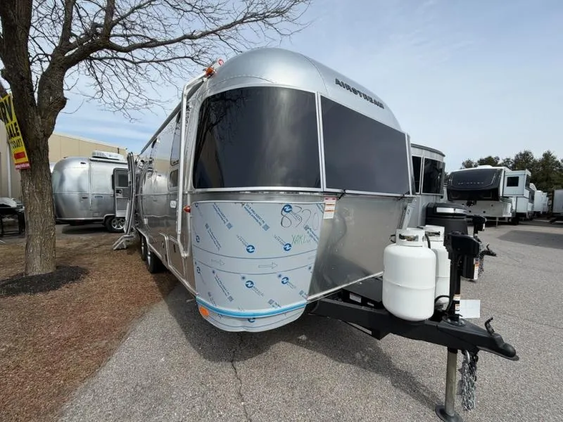 2026 Airstream Flying Cloud 25FB - Photo 3