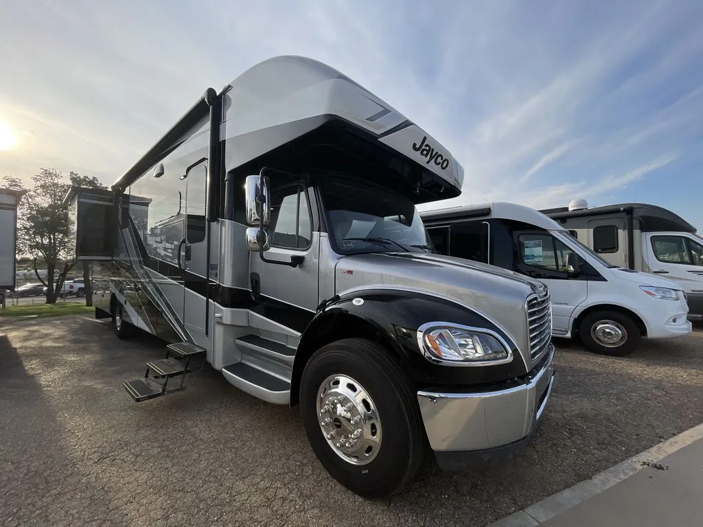 2023 Jayco Seneca 37K - Photo 2
